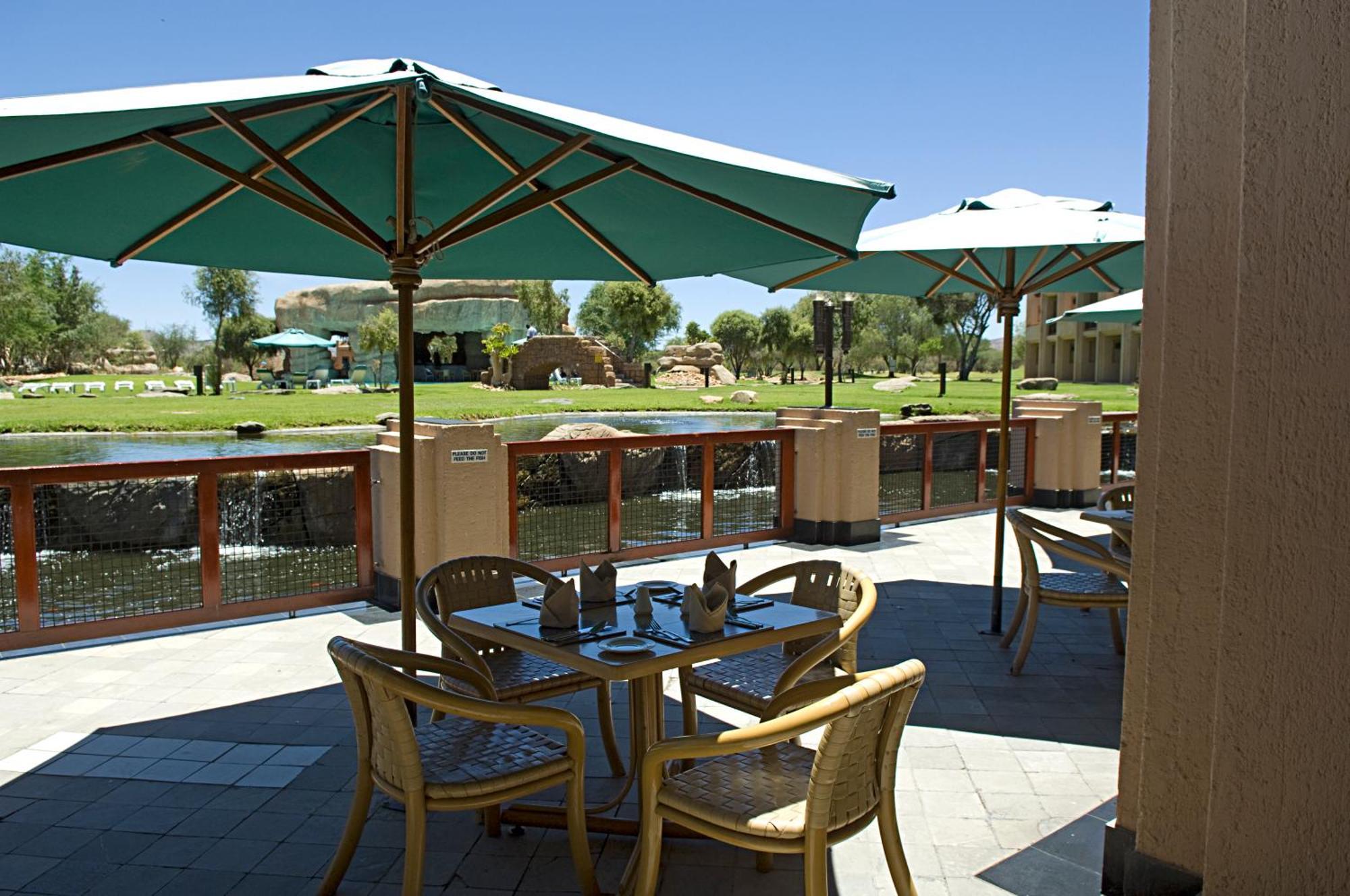 Windhoek Country Club Resort Bagian luar foto