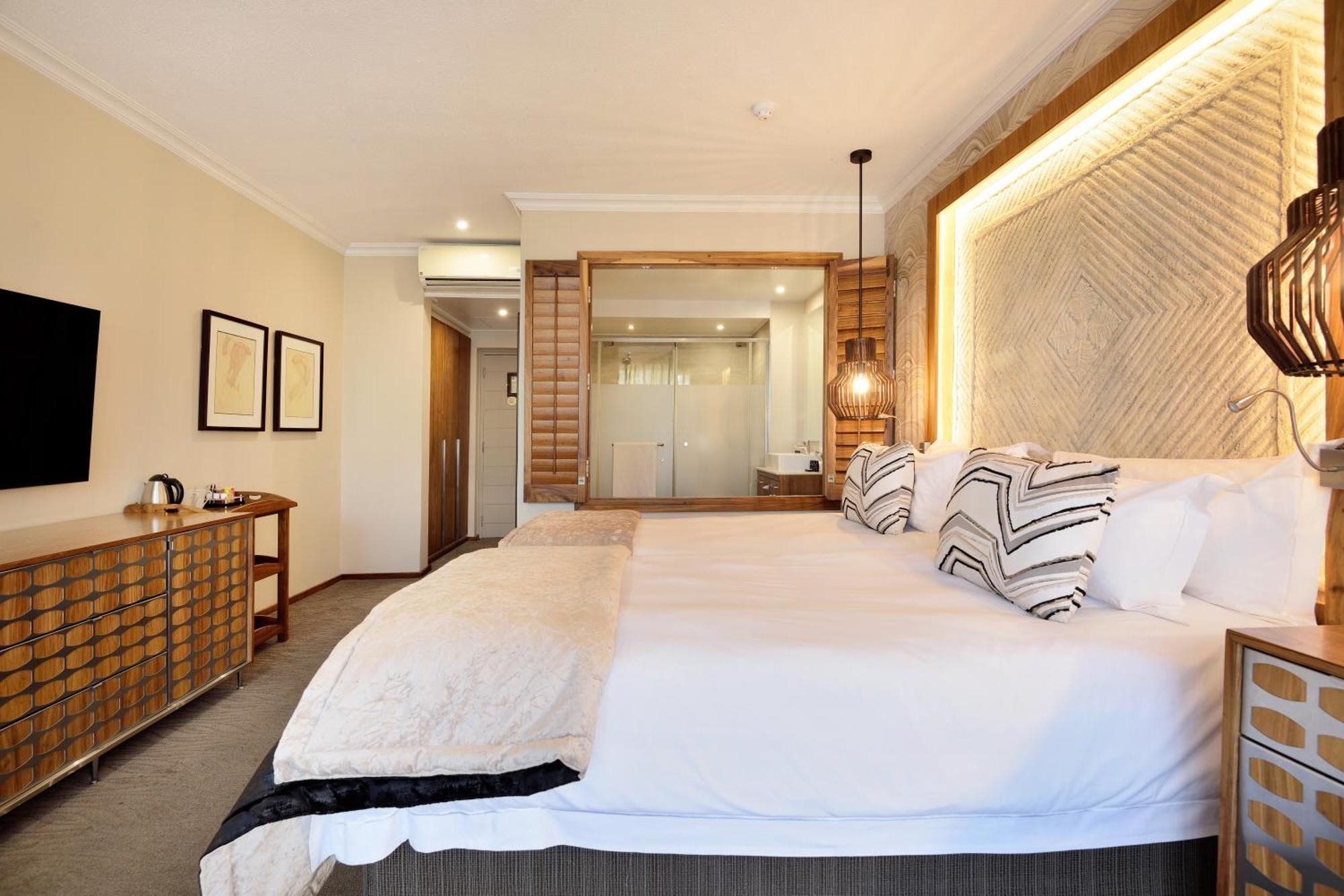 Windhoek Country Club Resort Bagian luar foto