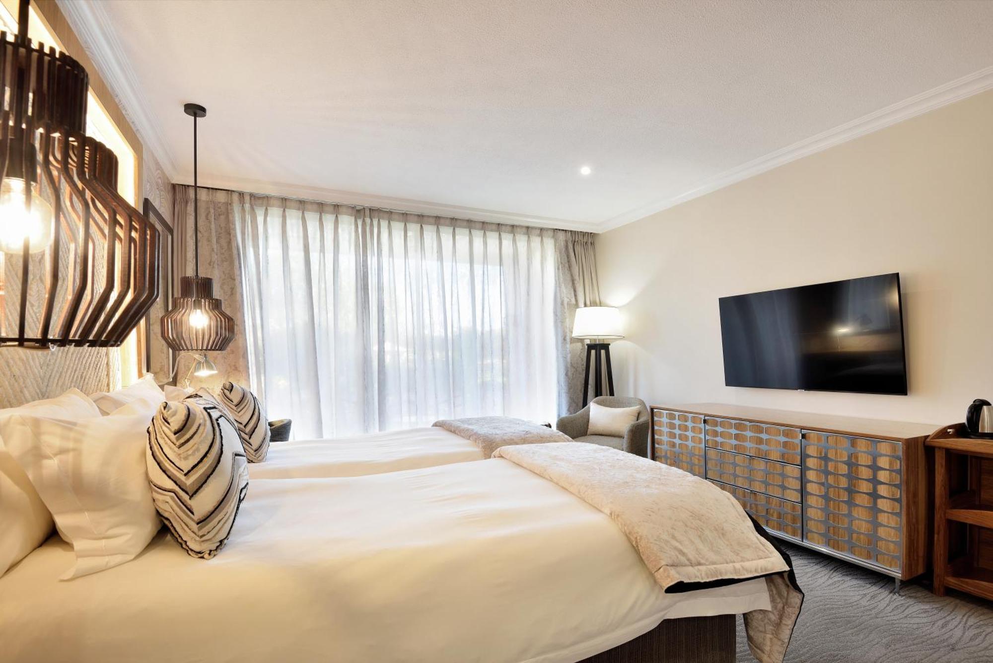 Windhoek Country Club Resort Bagian luar foto
