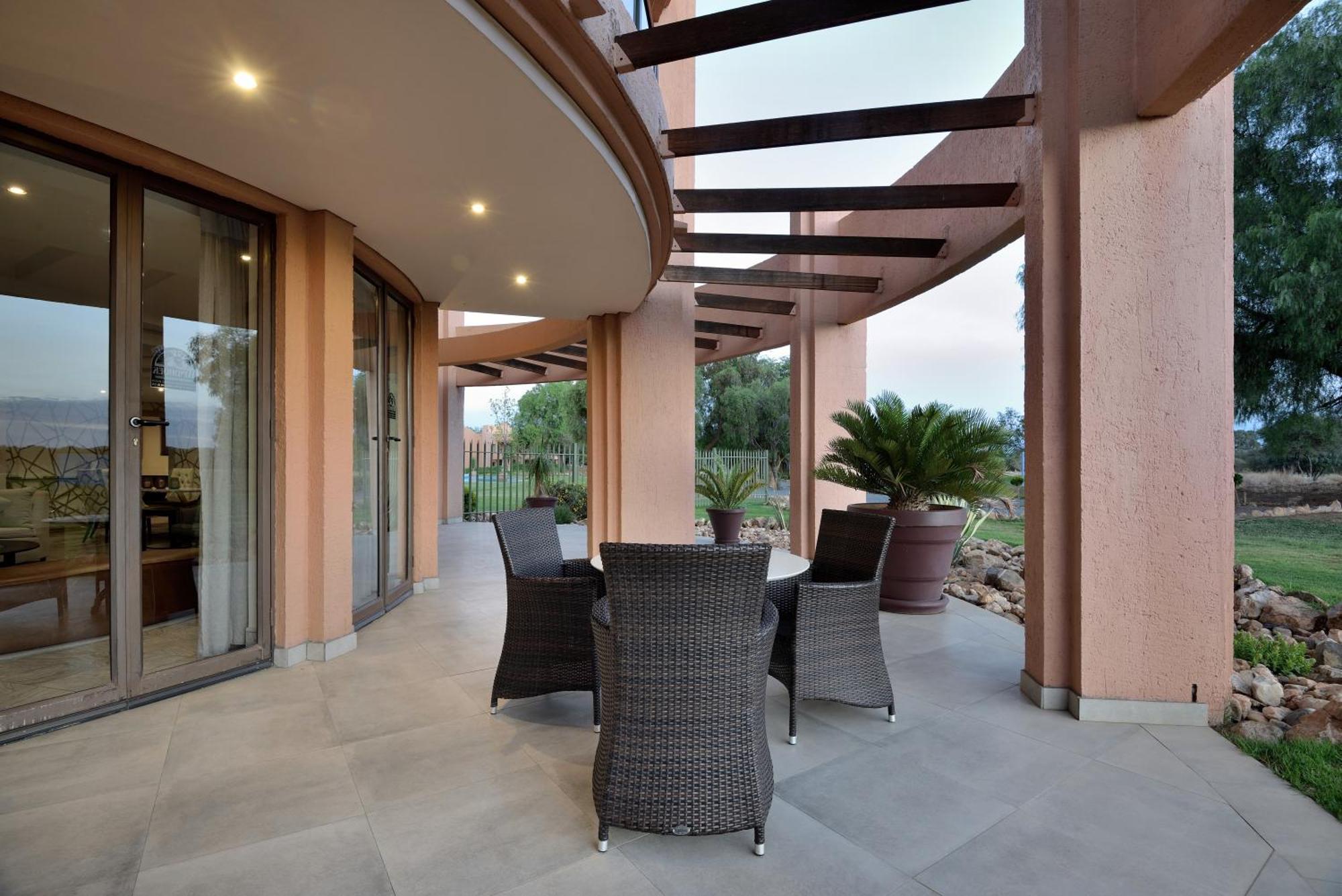 Windhoek Country Club Resort Bagian luar foto