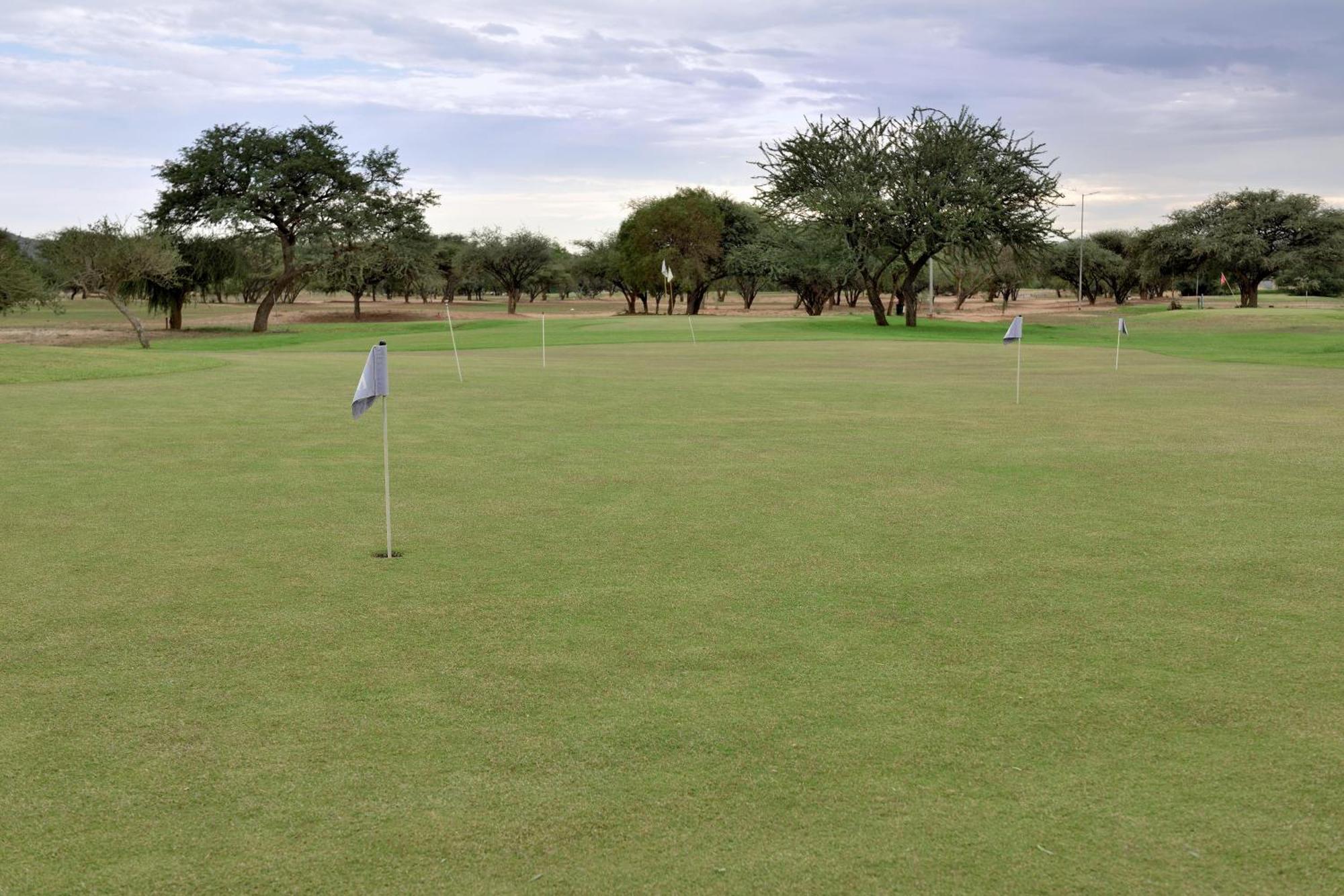 Windhoek Country Club Resort Bagian luar foto