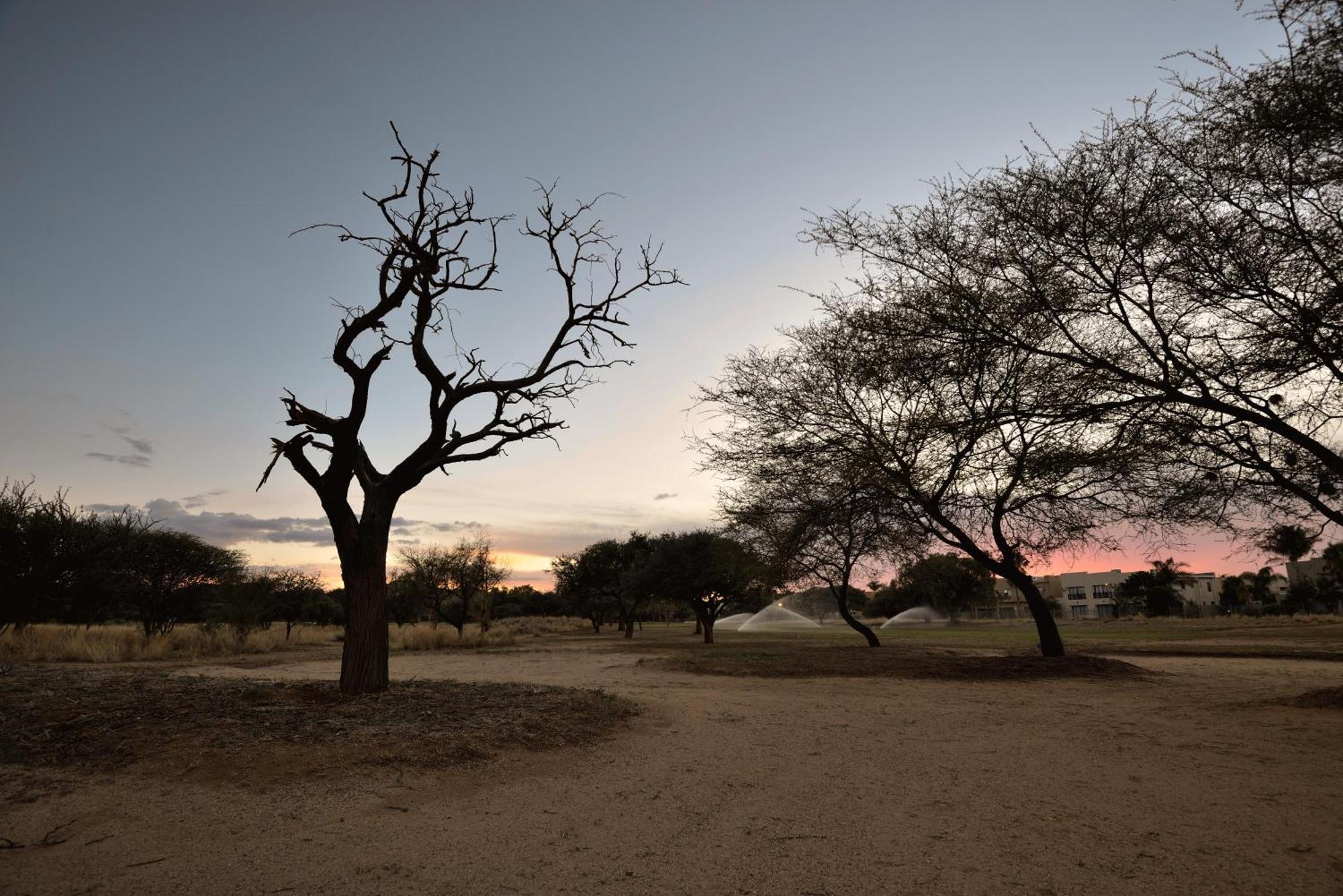 Windhoek Country Club Resort Bagian luar foto