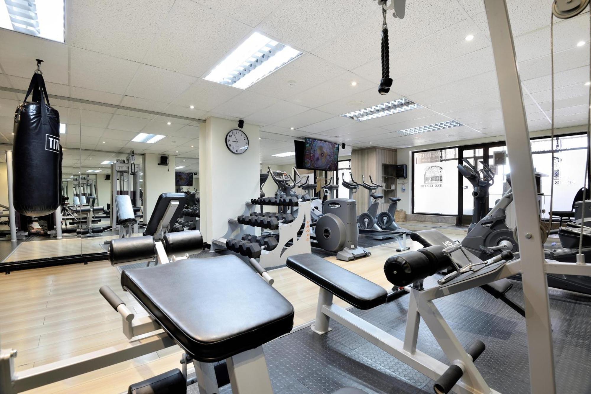 Windhoek Country Club Resort Bagian luar foto