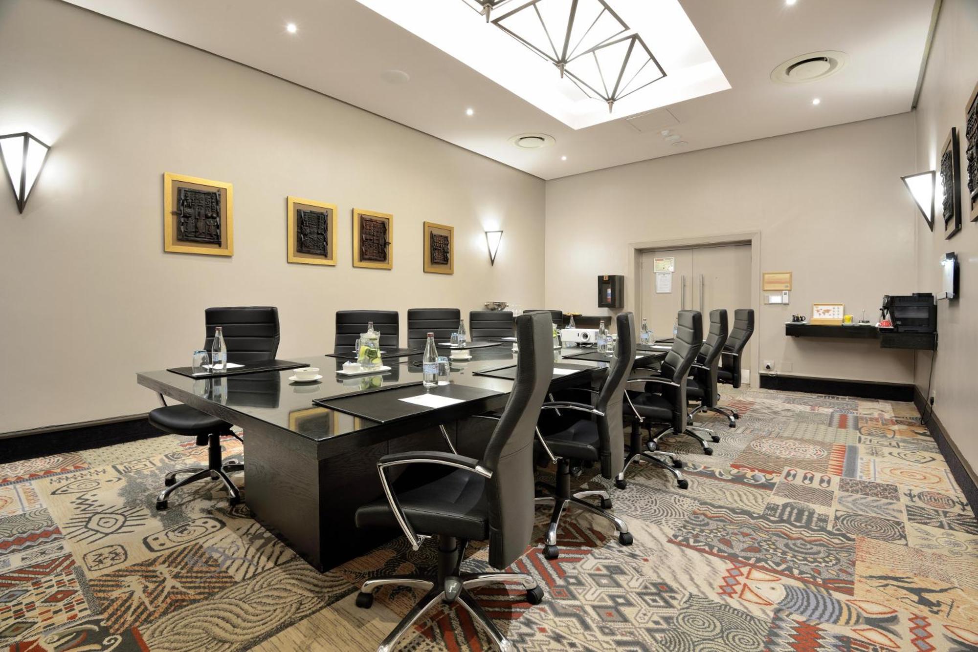 Windhoek Country Club Resort Bagian luar foto