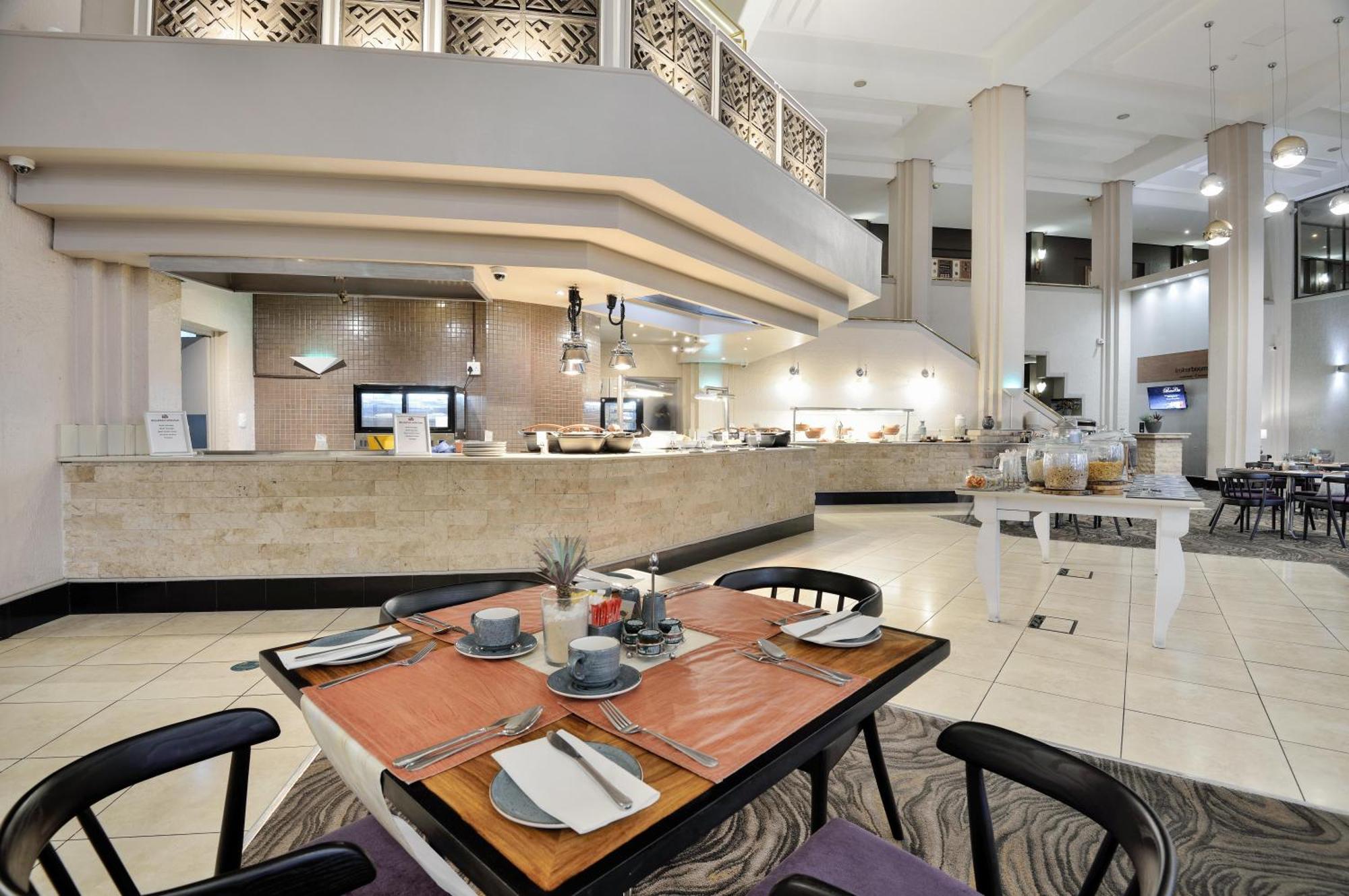 Windhoek Country Club Resort Bagian luar foto