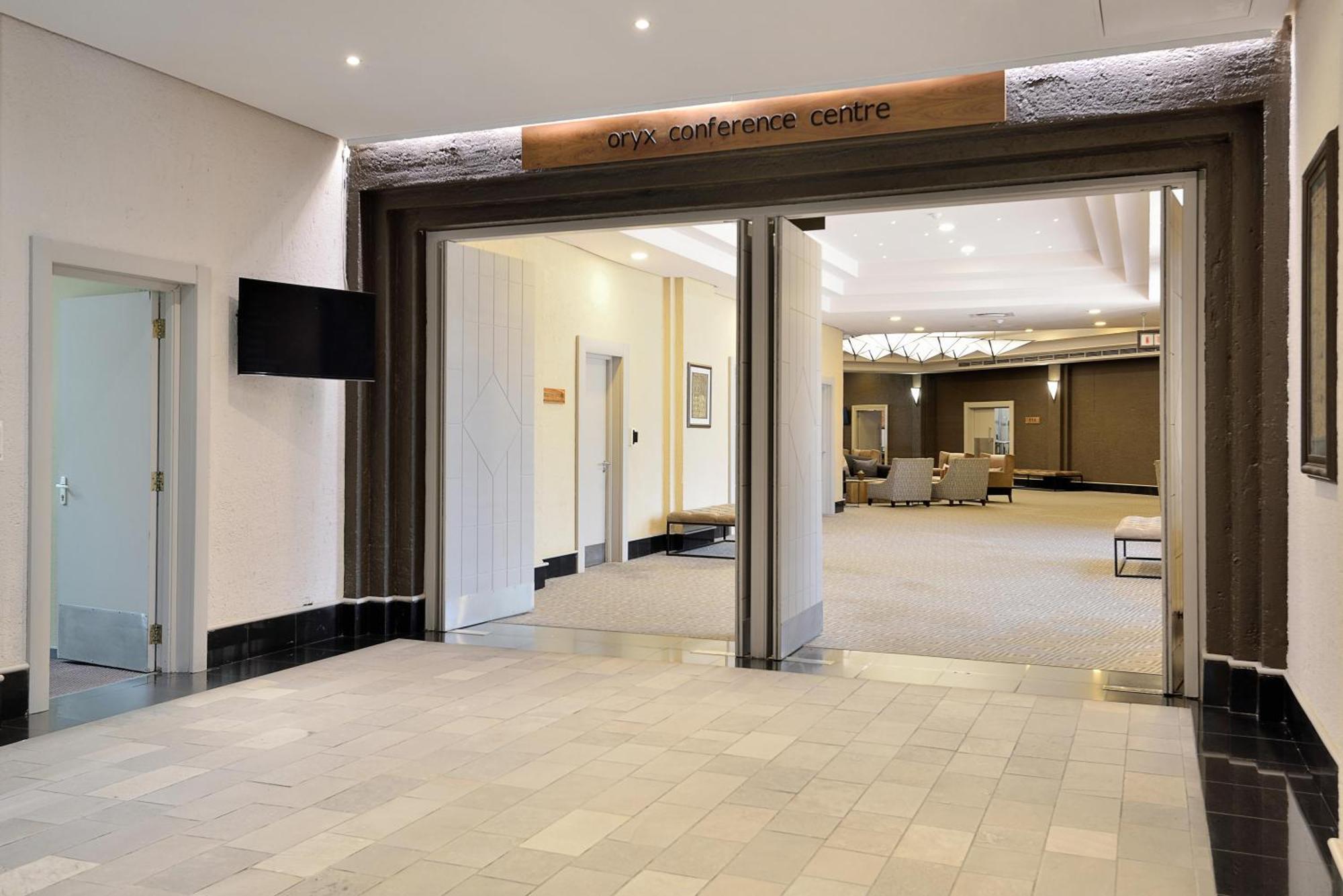 Windhoek Country Club Resort Bagian luar foto