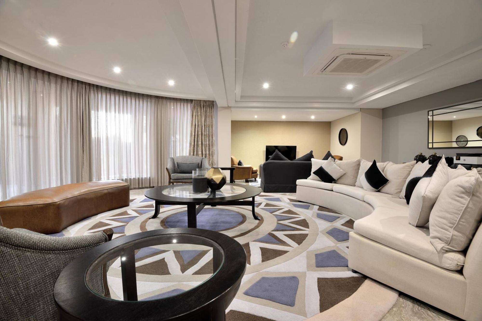 Windhoek Country Club Resort Bagian luar foto