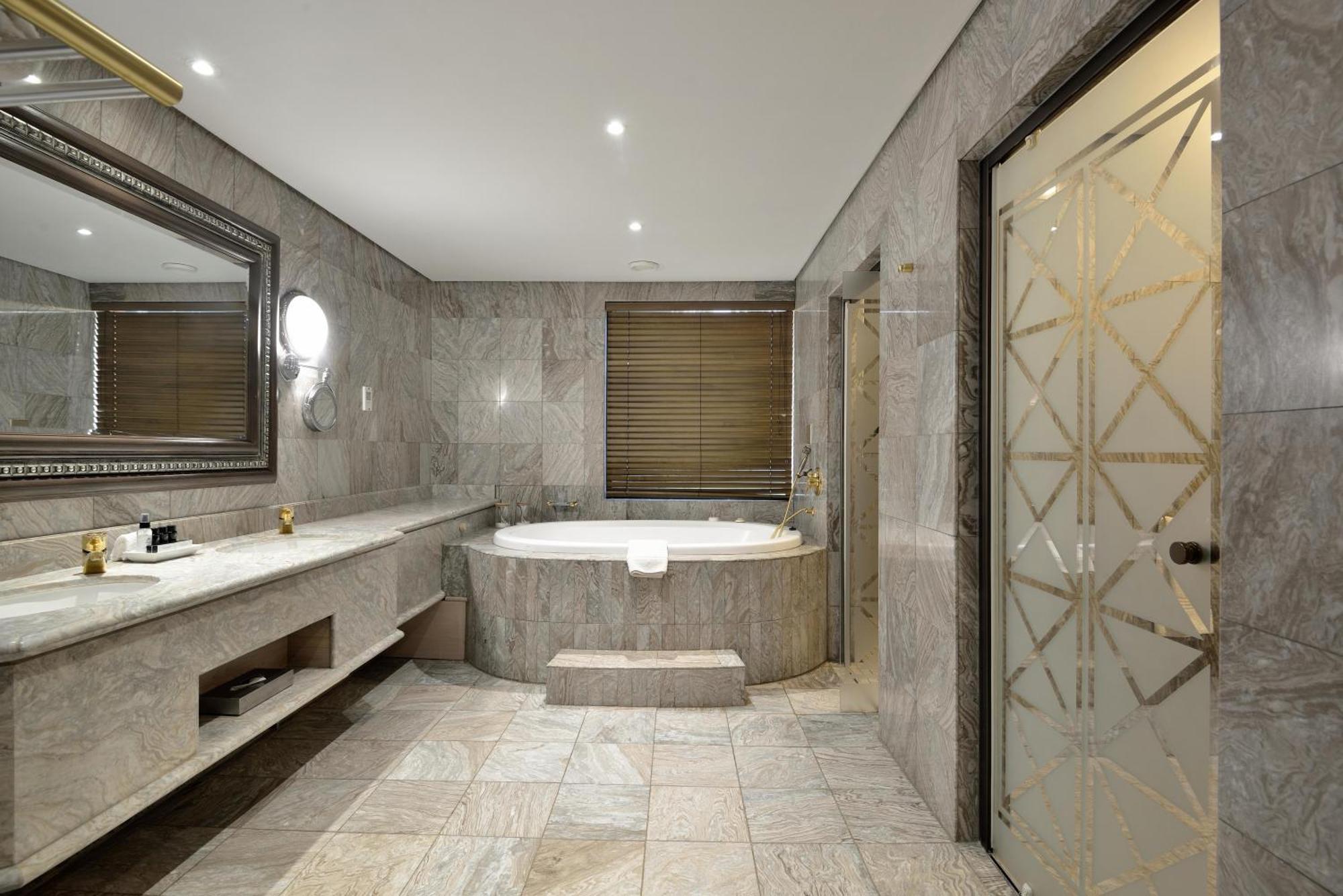 Windhoek Country Club Resort Bagian luar foto