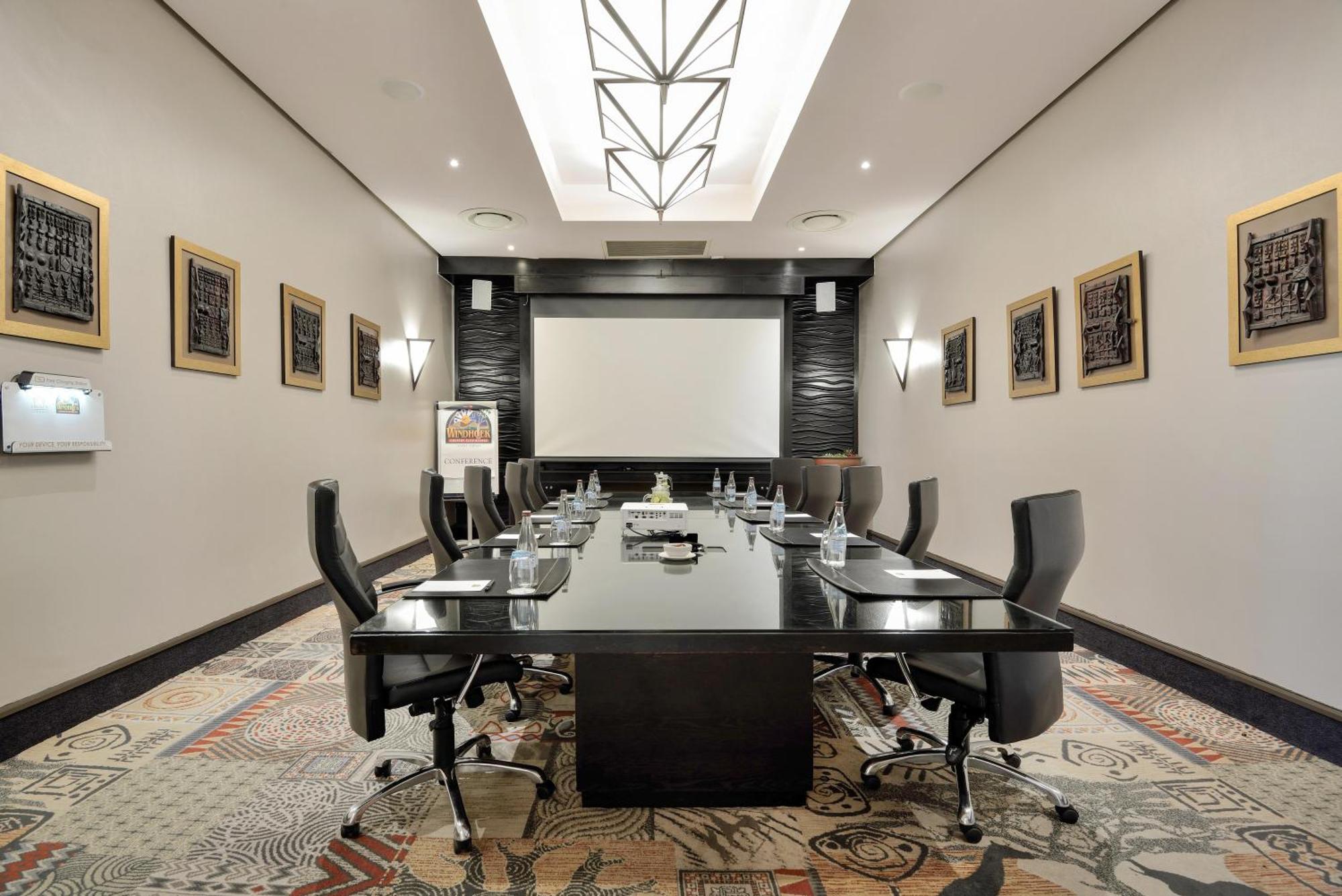 Windhoek Country Club Resort Bagian luar foto