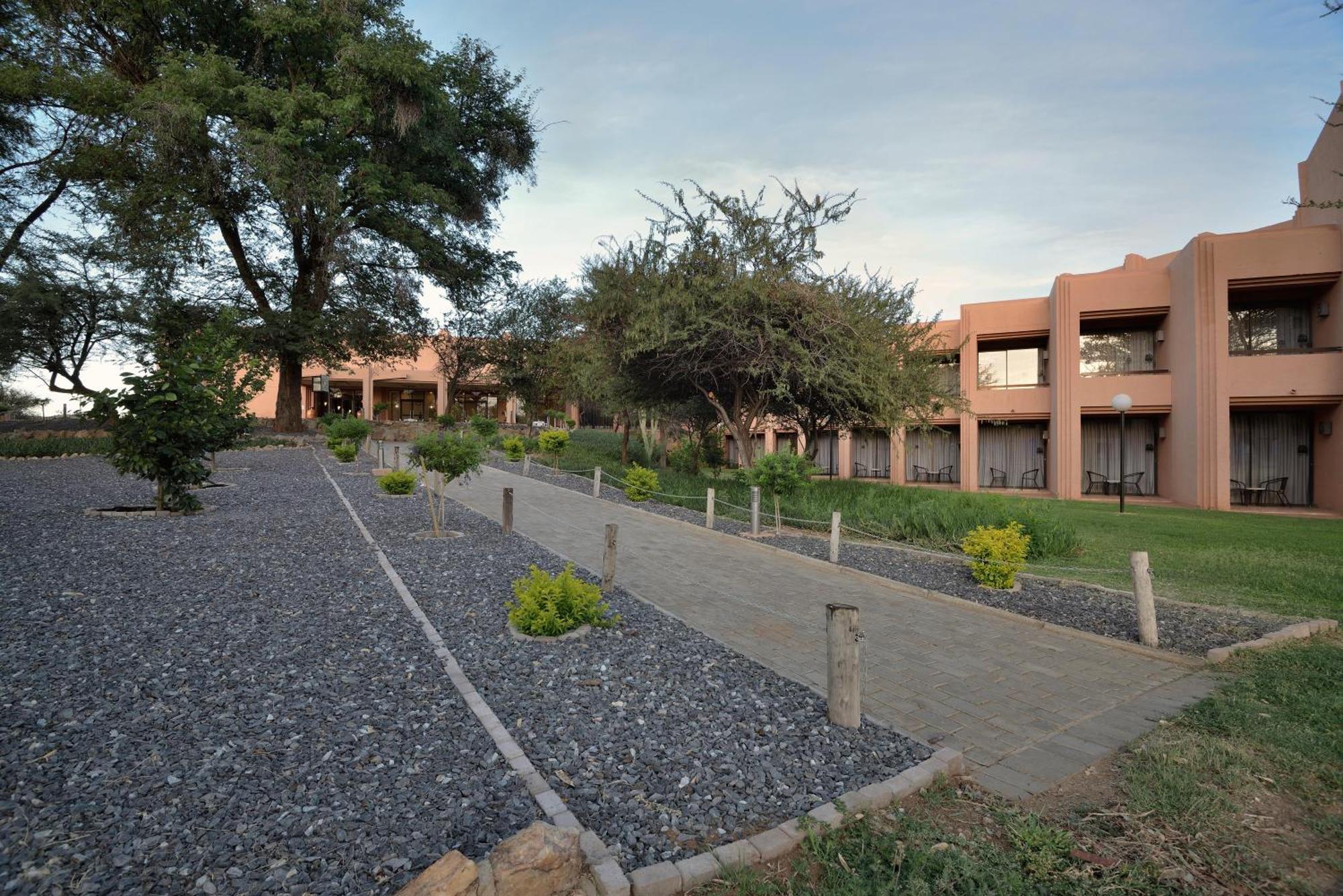 Windhoek Country Club Resort Bagian luar foto