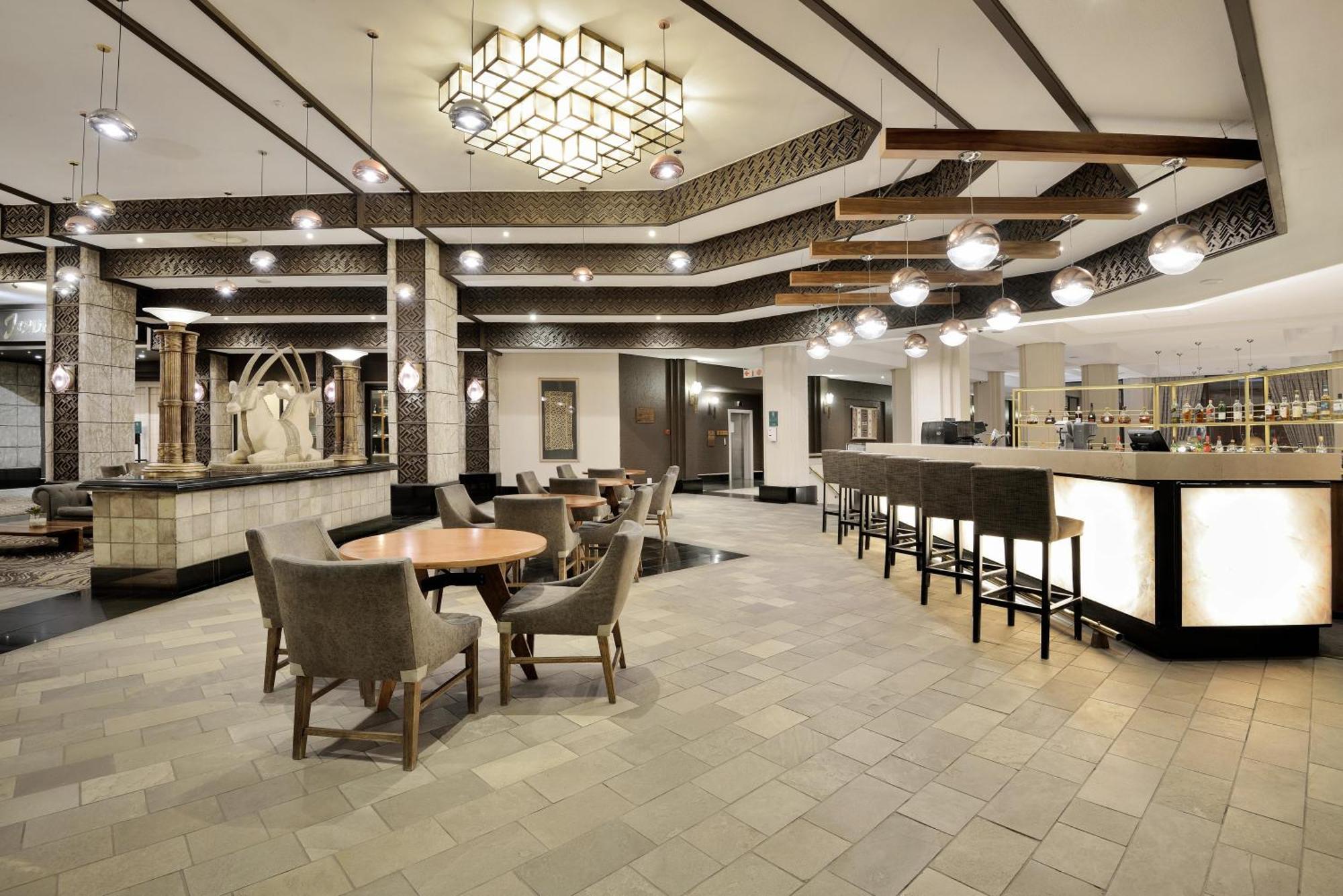 Windhoek Country Club Resort Bagian luar foto
