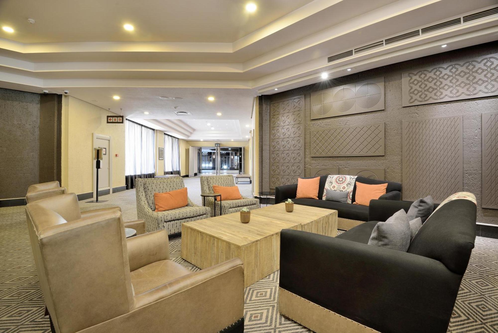 Windhoek Country Club Resort Bagian luar foto