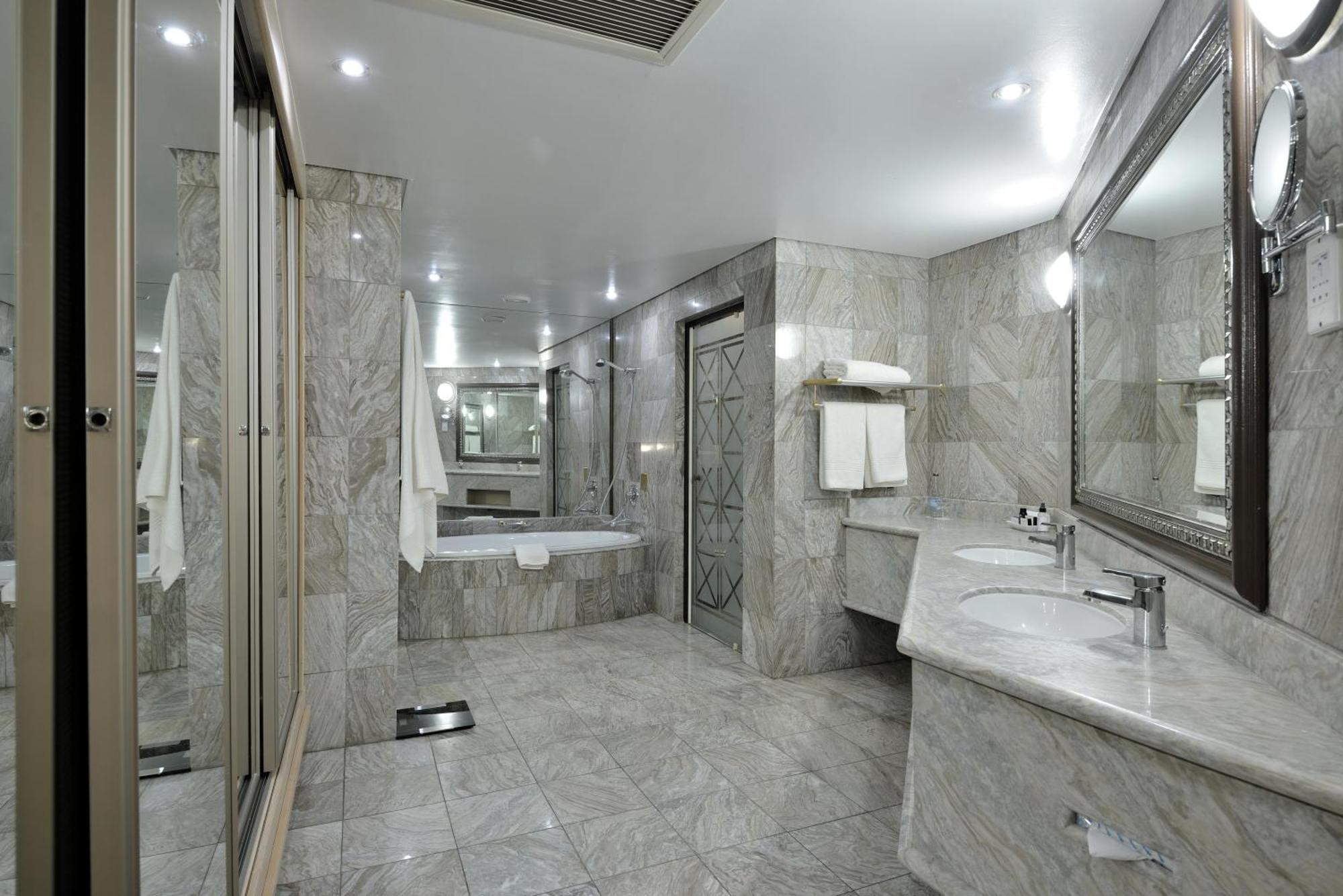 Windhoek Country Club Resort Bagian luar foto