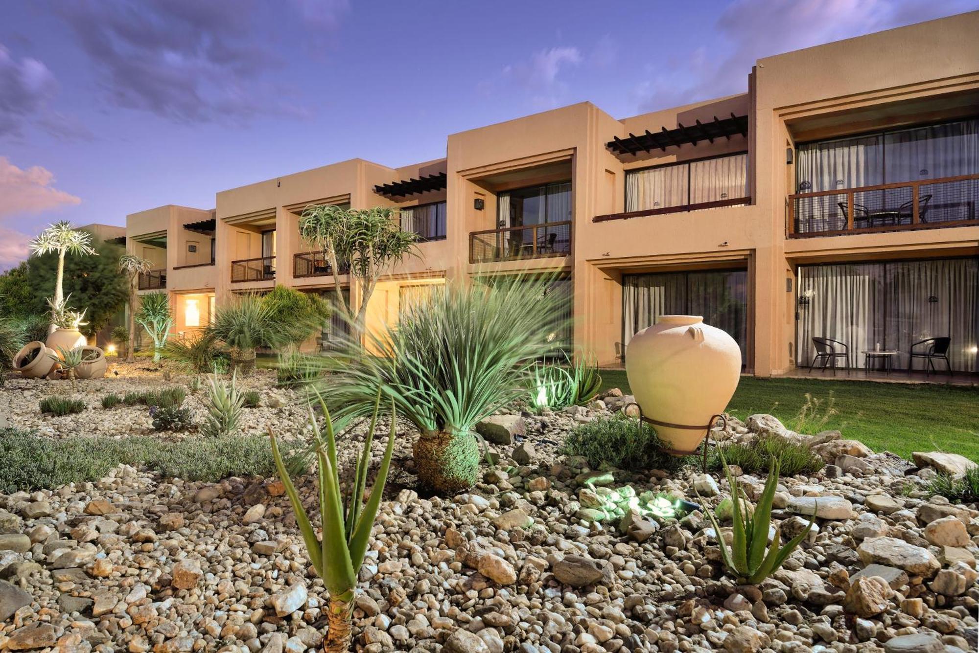 Windhoek Country Club Resort Bagian luar foto