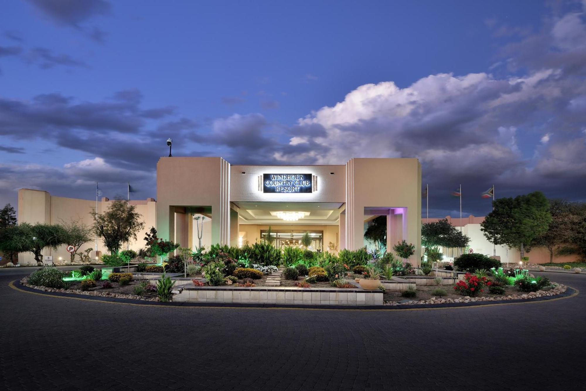 Windhoek Country Club Resort Bagian luar foto