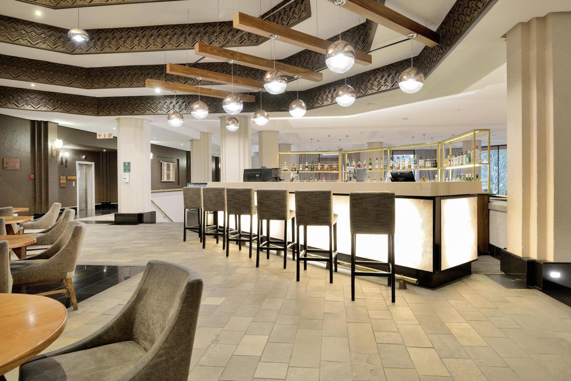 Windhoek Country Club Resort Bagian luar foto