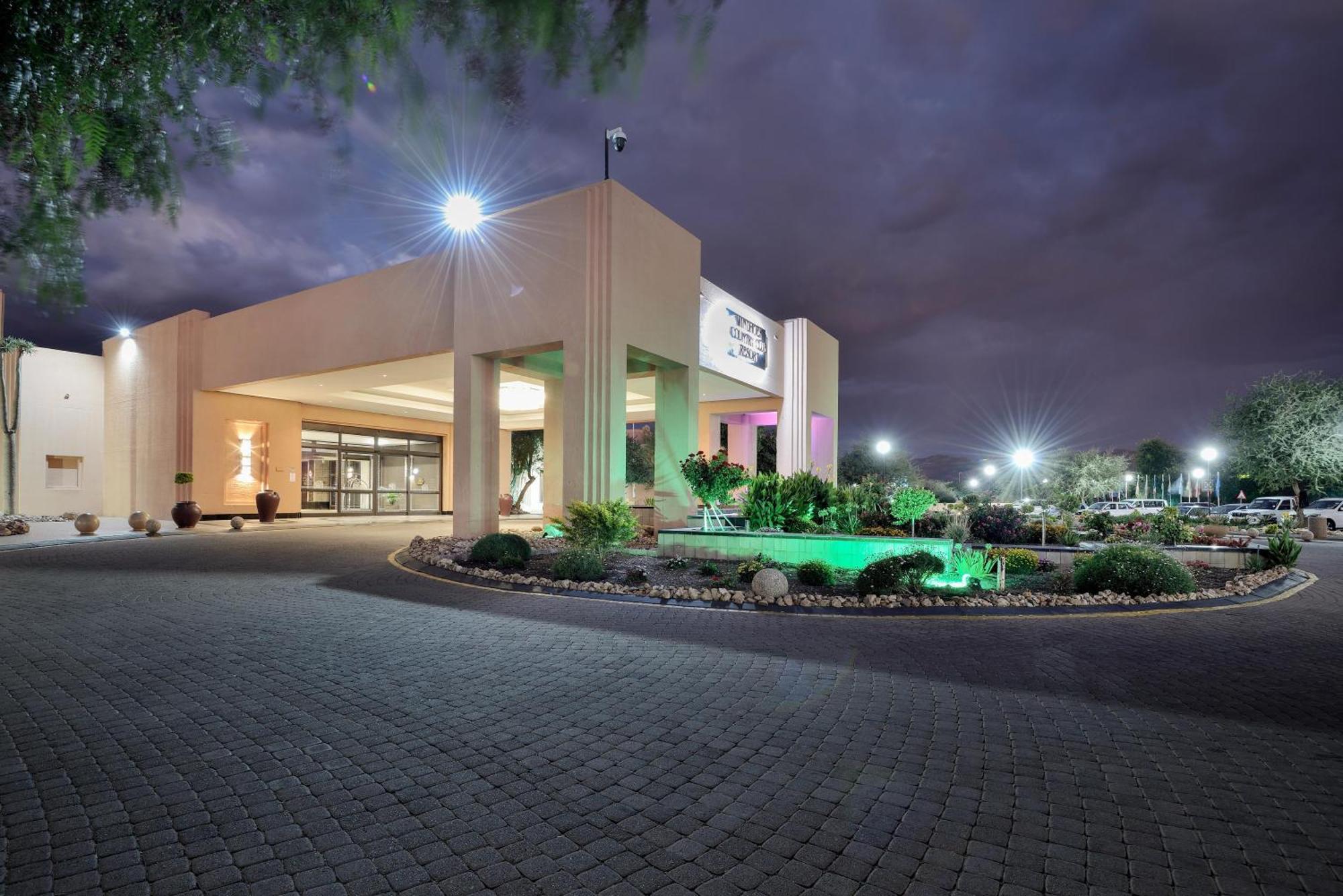 Windhoek Country Club Resort Bagian luar foto