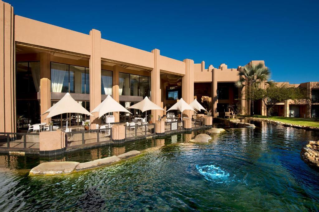 Windhoek Country Club Resort Bagian luar foto