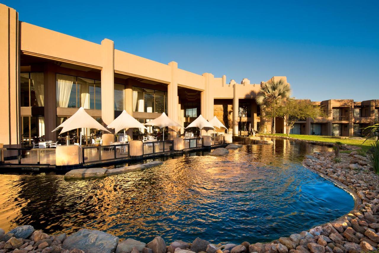 Windhoek Country Club Resort Bagian luar foto