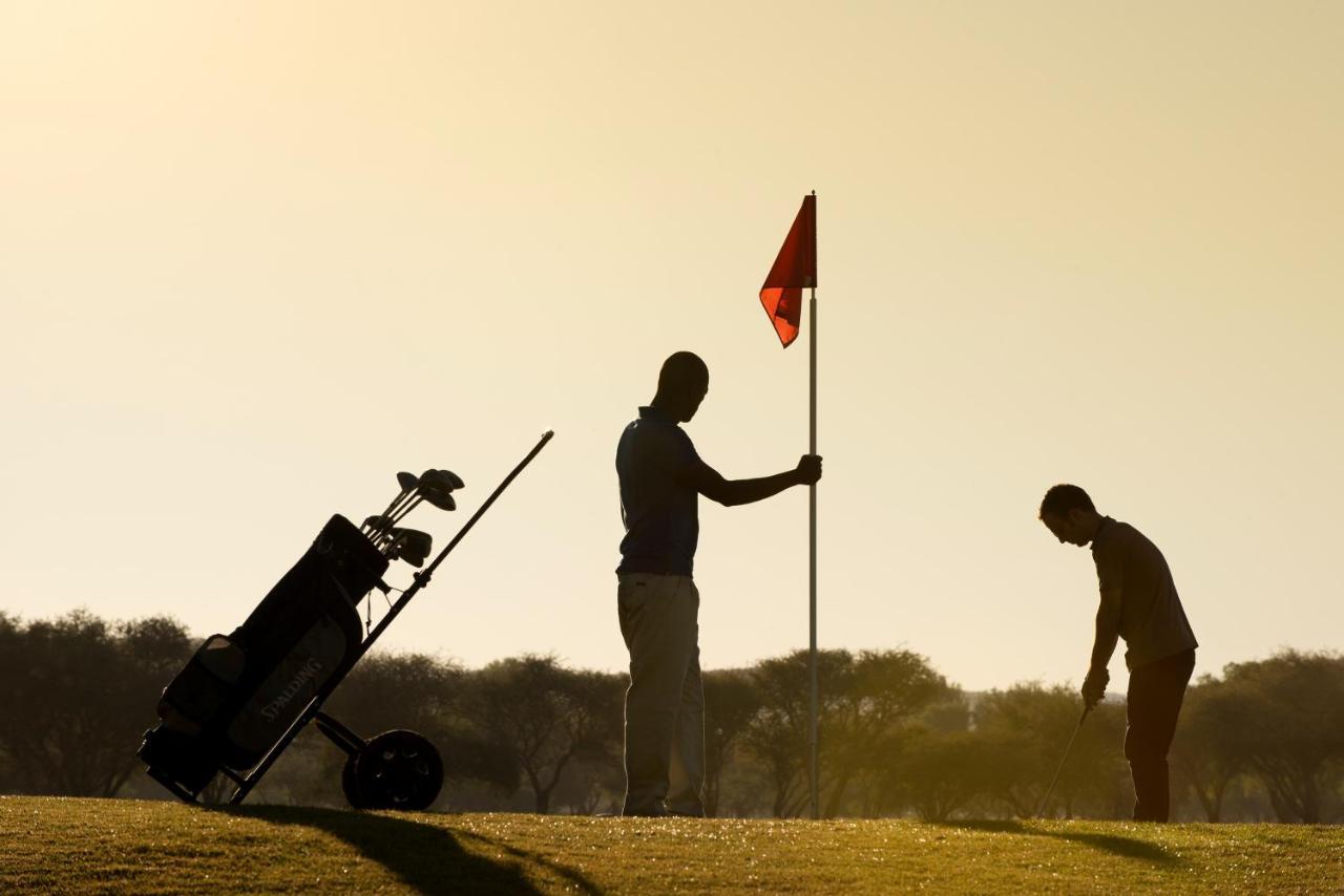 Windhoek Country Club Resort Bagian luar foto